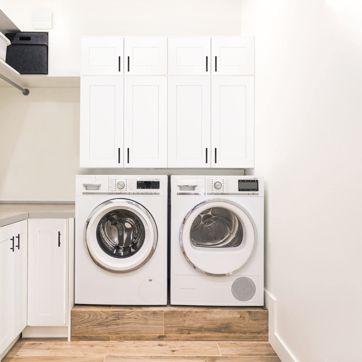 White Shaker Style Bridge Cabinet R244861