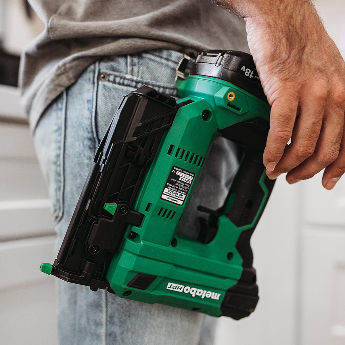 23 Gauge Cordless Pin Nailer Kit D53654